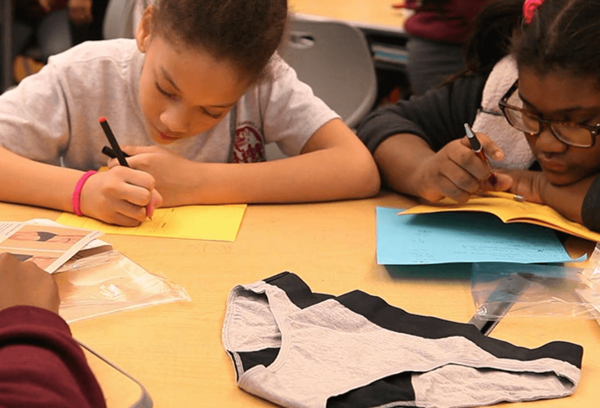 background-image: url('//cdn.shopify.com/s/files/1/0377/2037/collections/Collections_mens_bestsellers_1680x.jpg?v=1534797198')